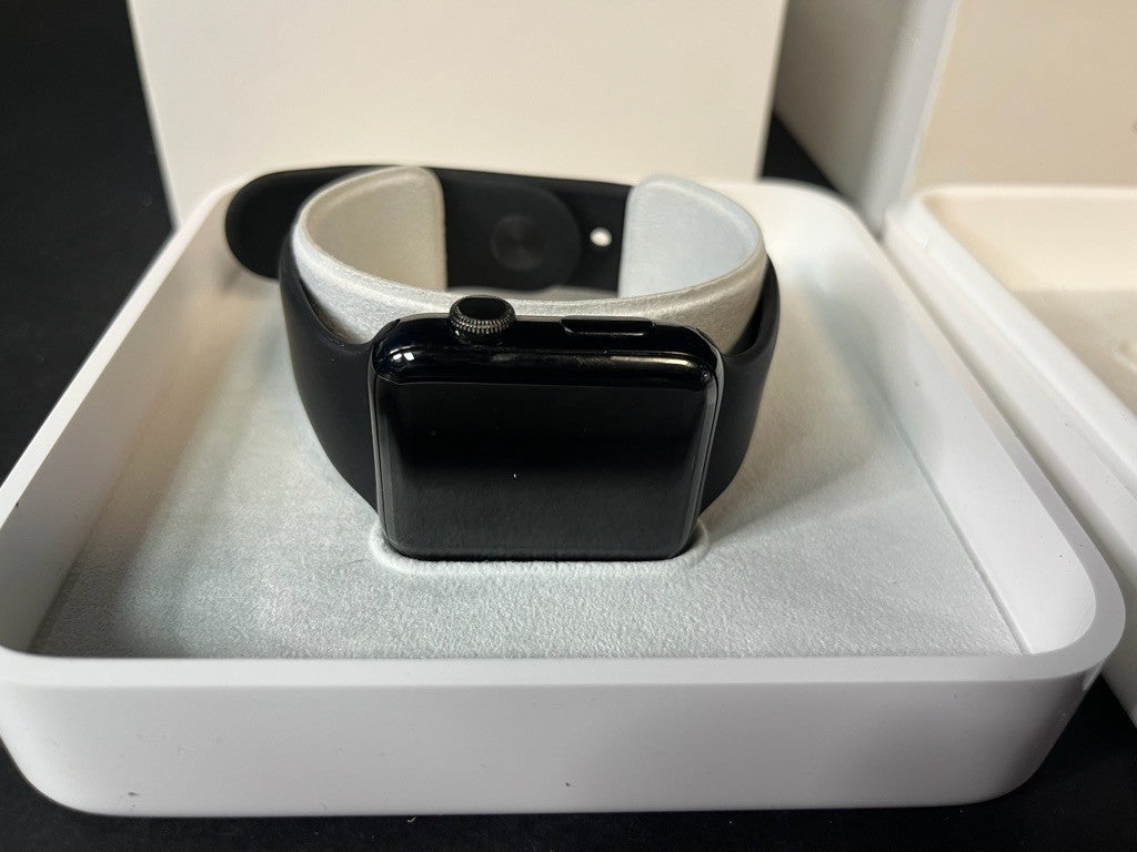 Apple Watch SE 2nd gen 40 mm DOES NOT TURN ON IN GOOD USE
