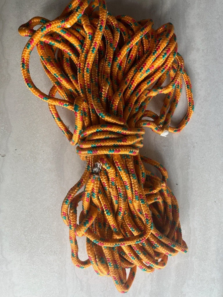 Strand Core 550 parachute cord.