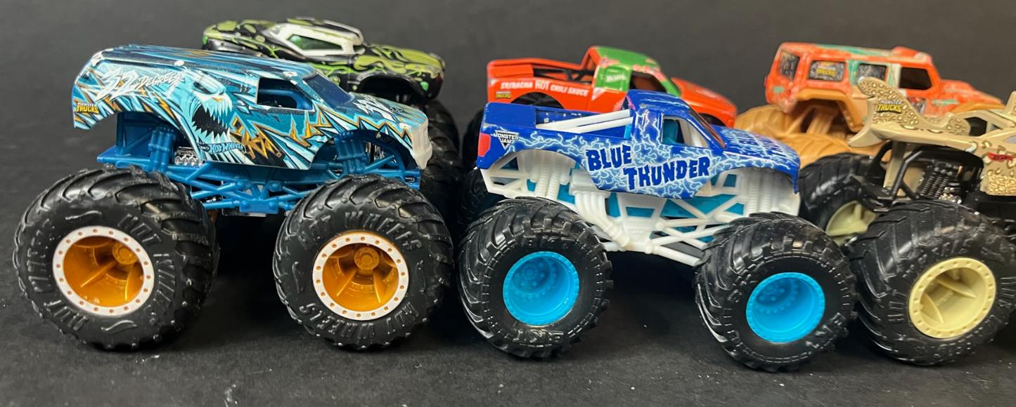 2009 HOT WHEELS EASTER RACEWAY 8 CAR SET NEAR MINT IN BOX