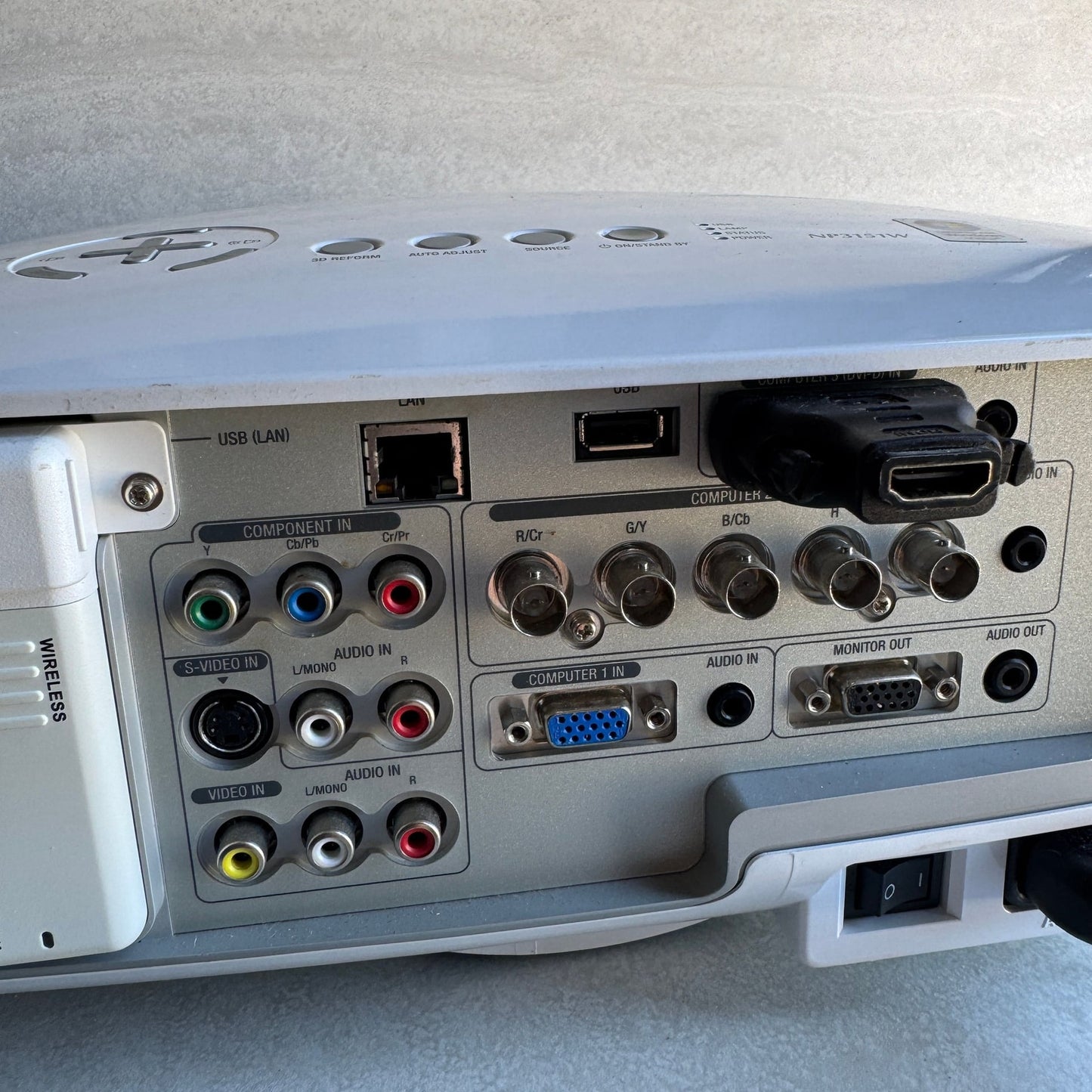 NEC 3LCD Professional Conference Projector 5000 Lumens S-Video VGA NP3250