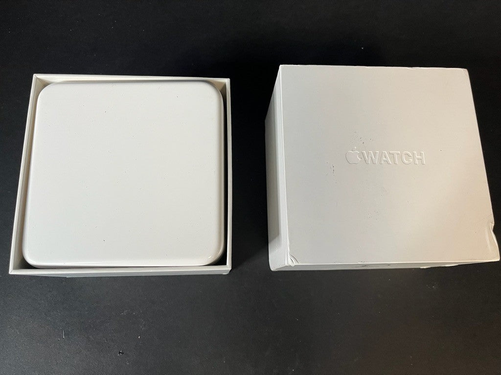Apple Watch SE 2nd gen 40 mm DOES NOT TURN ON IN GOOD USE