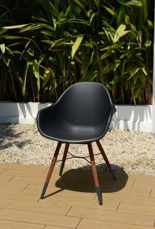 BLACK RESIN CHAIR OUTDOOR/ INDOOR  (4 pack)