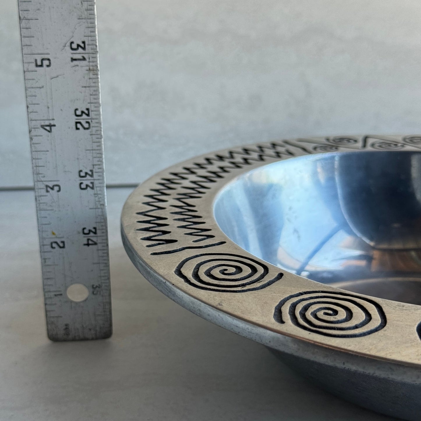 Vintage REGGAE/ Wilton Armetale/ 12" Round/ Salad Bowl - ,