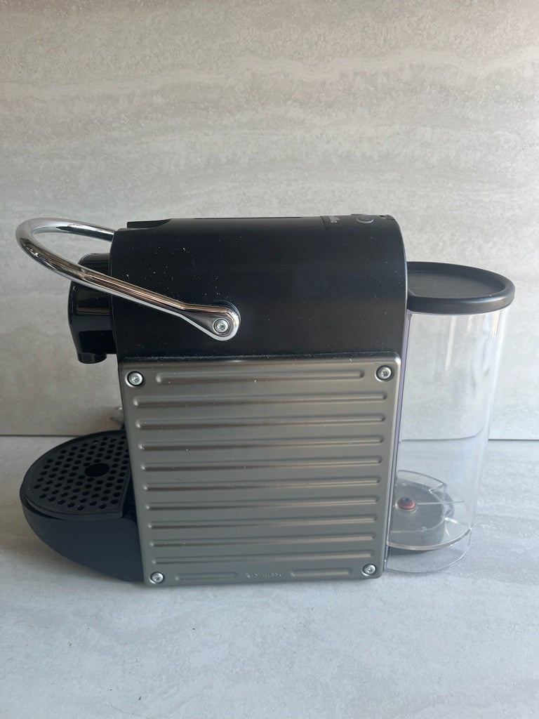 Pre Owned Breville Coffee Maker Model BEC420TTN missing Tray Untested