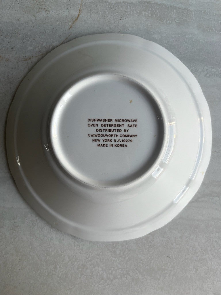 2 GREEN, WHITE, ORANGE, AND MODADO PLATES PUTTERYBARN KASARA MICROWAVEABLE & DIS