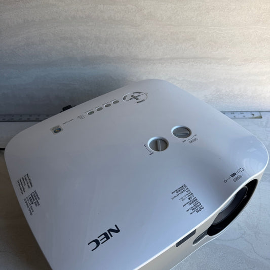 NEC 3LCD Professional Conference Projector 5000 Lumens S-Video VGA NP3250