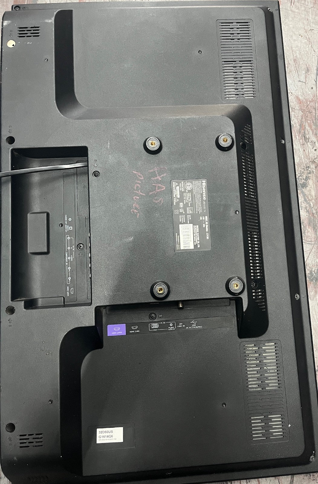 onn 32” Class HD {POWERS ON  FOR PARTS}