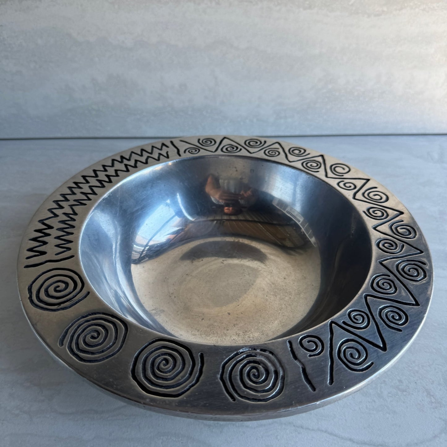 Vintage REGGAE/ Wilton Armetale/ 12" Round/ Salad Bowl - ,