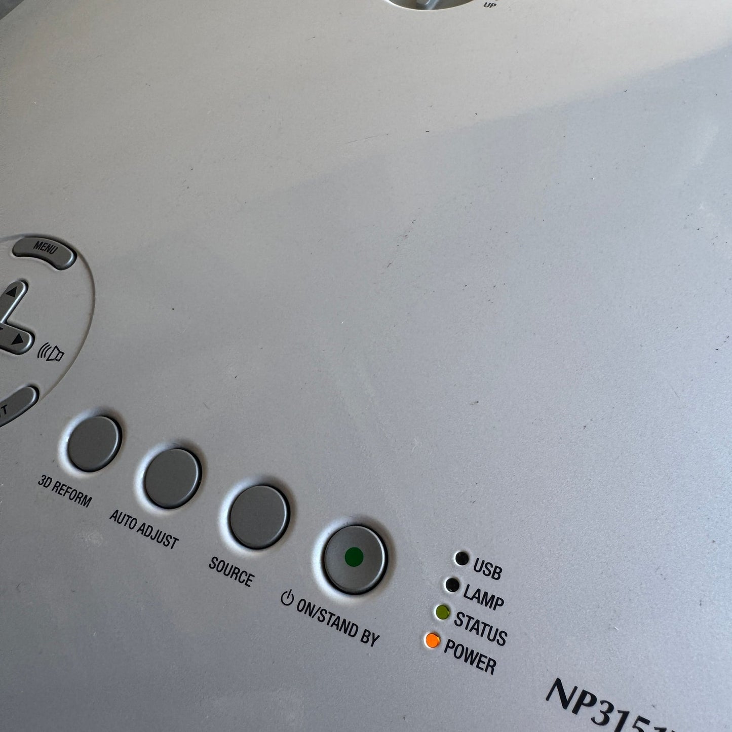 NEC 3LCD Professional Conference Projector 5000 Lumens S-Video VGA NP3250