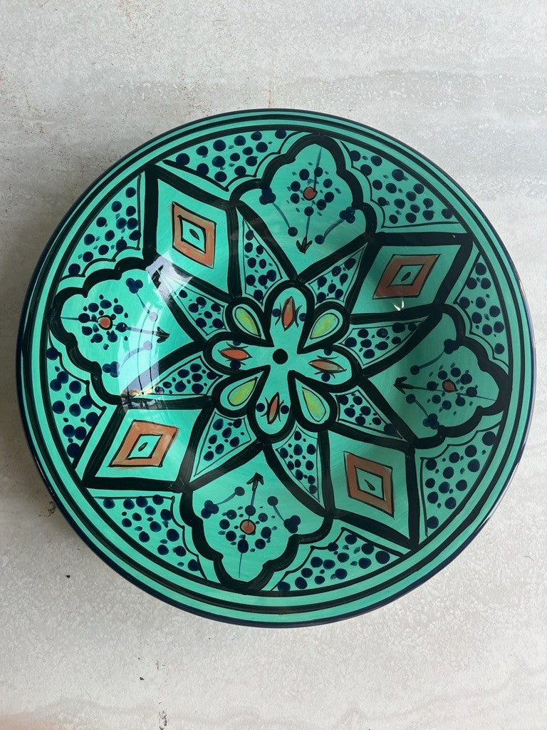 2 GREEN, WHITE, ORANGE, AND MODADO PLATES PUTTERYBARN KASARA MICROWAVEABLE & DIS