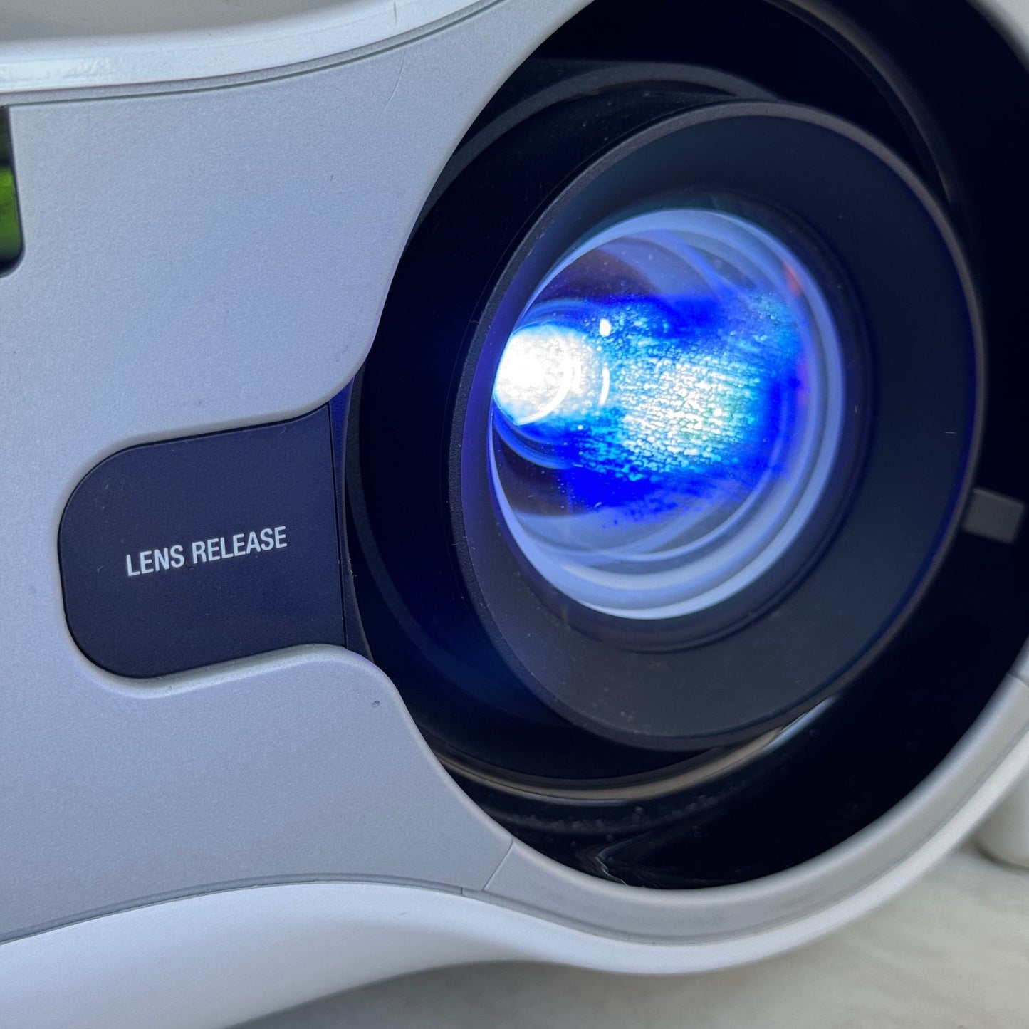 NEC 3LCD Professional Conference Projector 5000 Lumens S-Video VGA NP3250