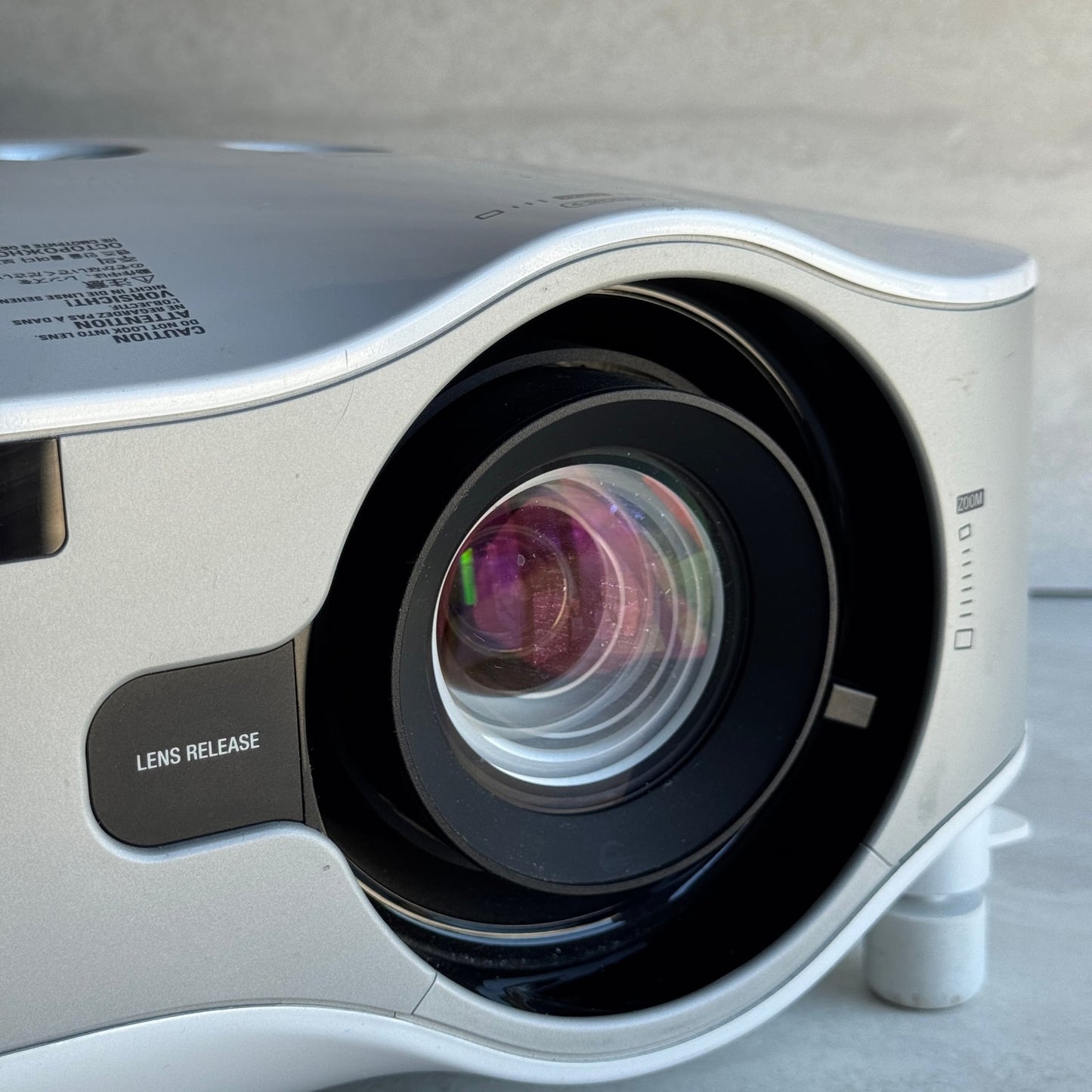 NEC 3LCD Professional Conference Projector 5000 Lumens S-Video VGA NP3250