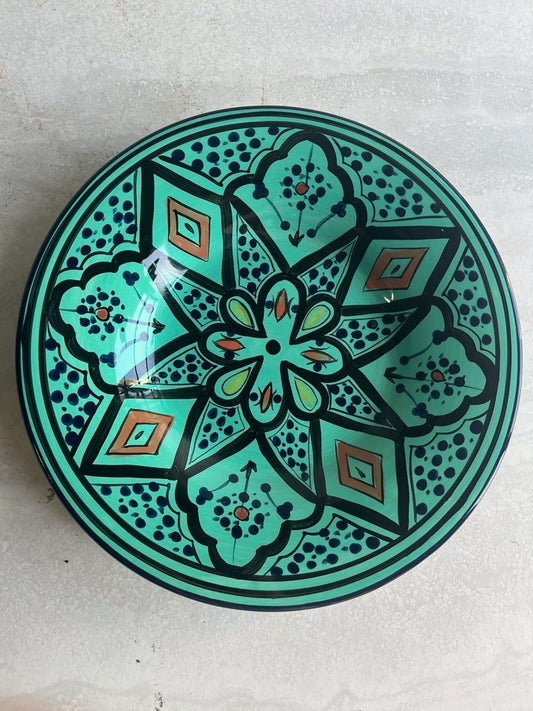 2 GREEN, WHITE, ORANGE, AND MODADO PLATES PUTTERYBARN KASARA MICROWAVEABLE & DIS